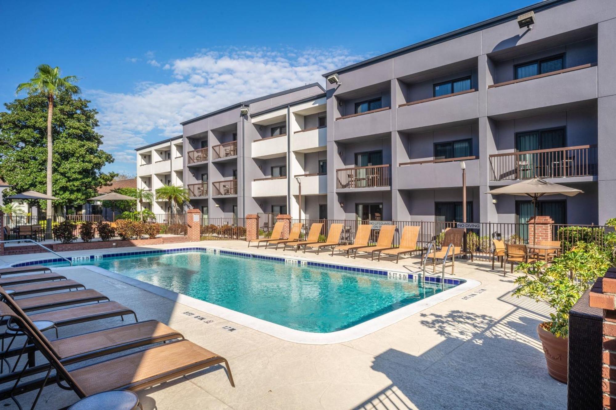 Courtyard By Marriott Orlando Airport Exterior foto