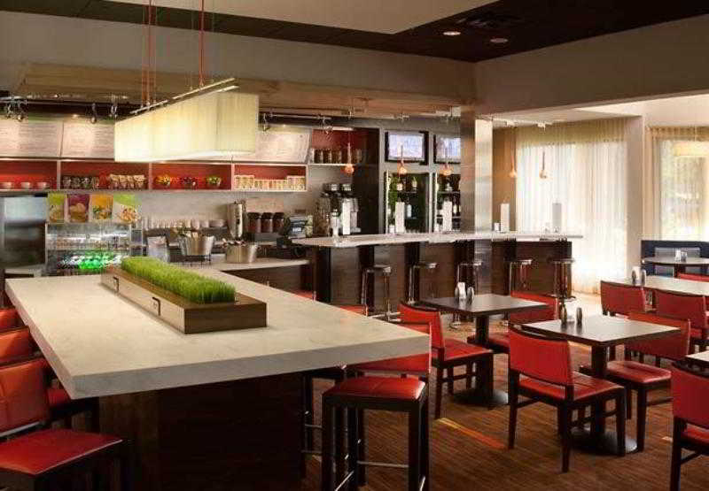 Courtyard By Marriott Orlando Airport Exterior foto