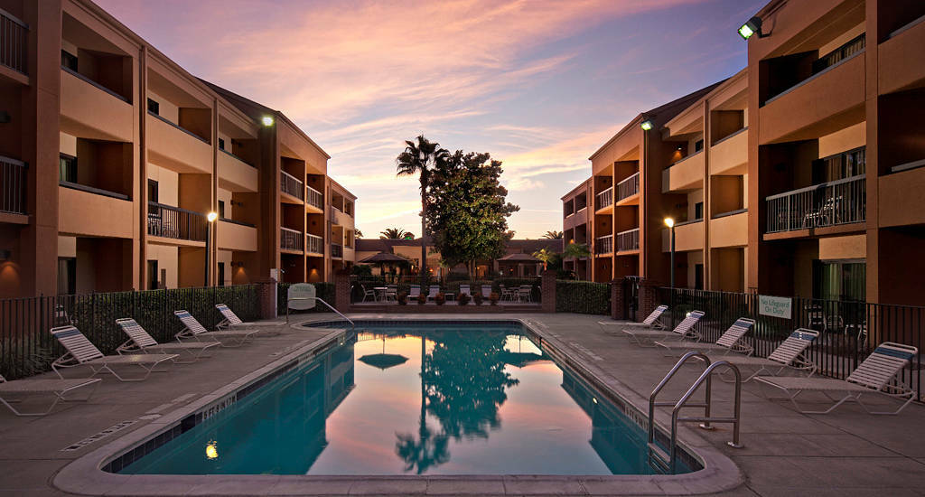 Courtyard By Marriott Orlando Airport Exterior foto